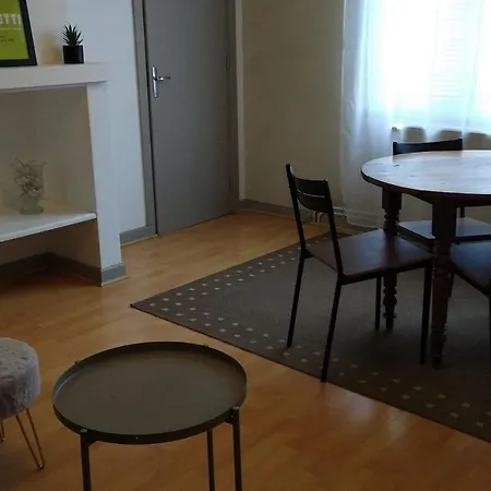 Daire 2 Pieces Avec Grande Chambre *